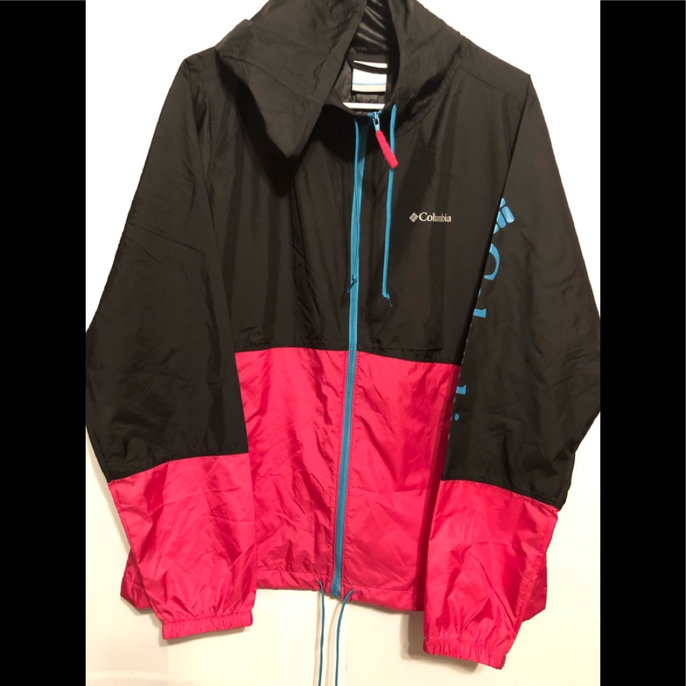 Like new Women’s Columbia light hooded rain jacket size large